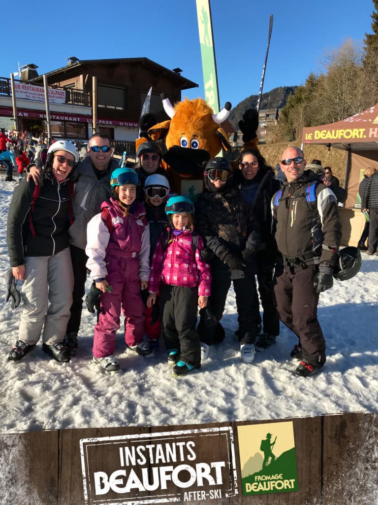 Photo de Beaufortine avec une famille en bas des pistes